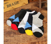 今夏必buy！潮流襪子新風尚，穿出你的個性態度